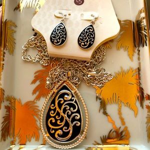 Silver & Black Pendant Necklace Set